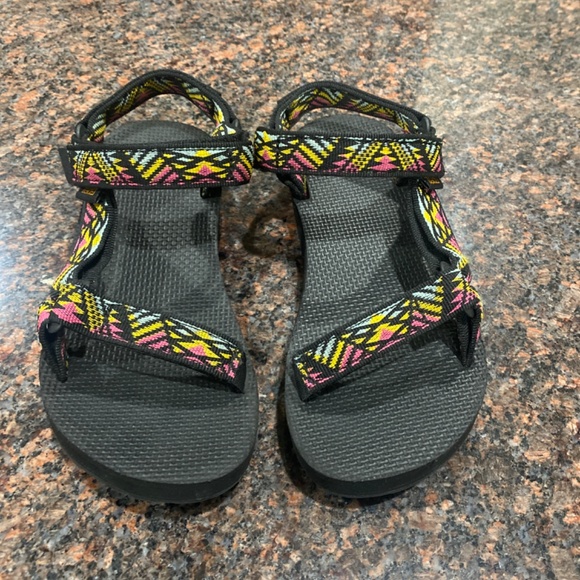 Girls Teva Sandals - Picture 2 of 4